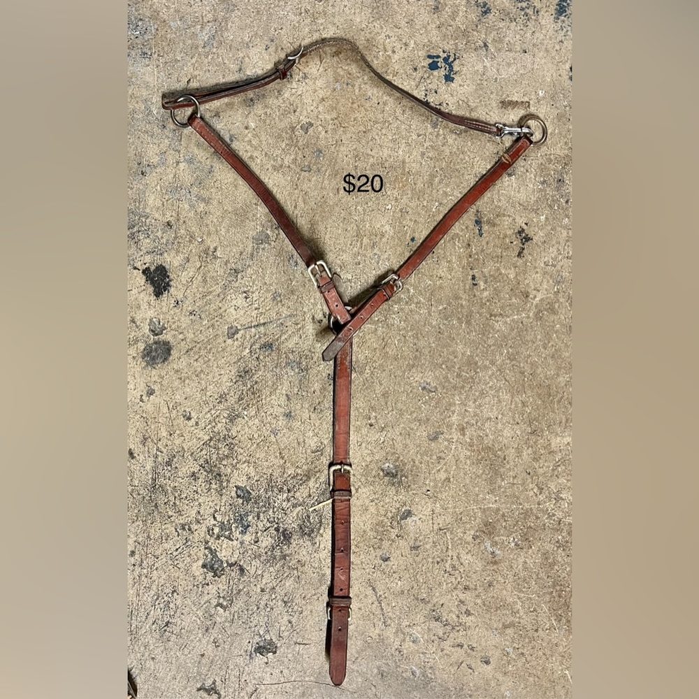 Horse tack English breastcollar